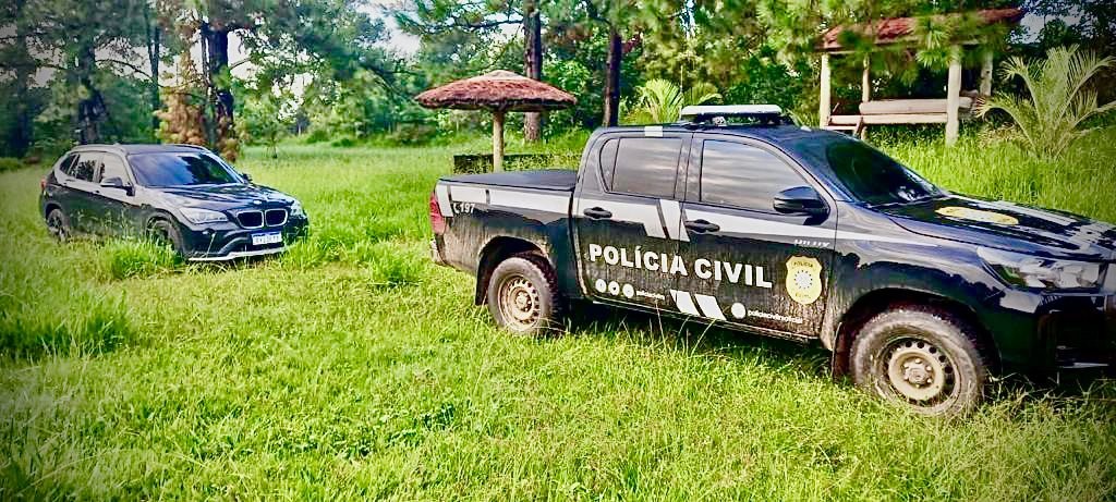 floresta, viatura da Policia do Rio Grande do Sul acompanhada de um carro