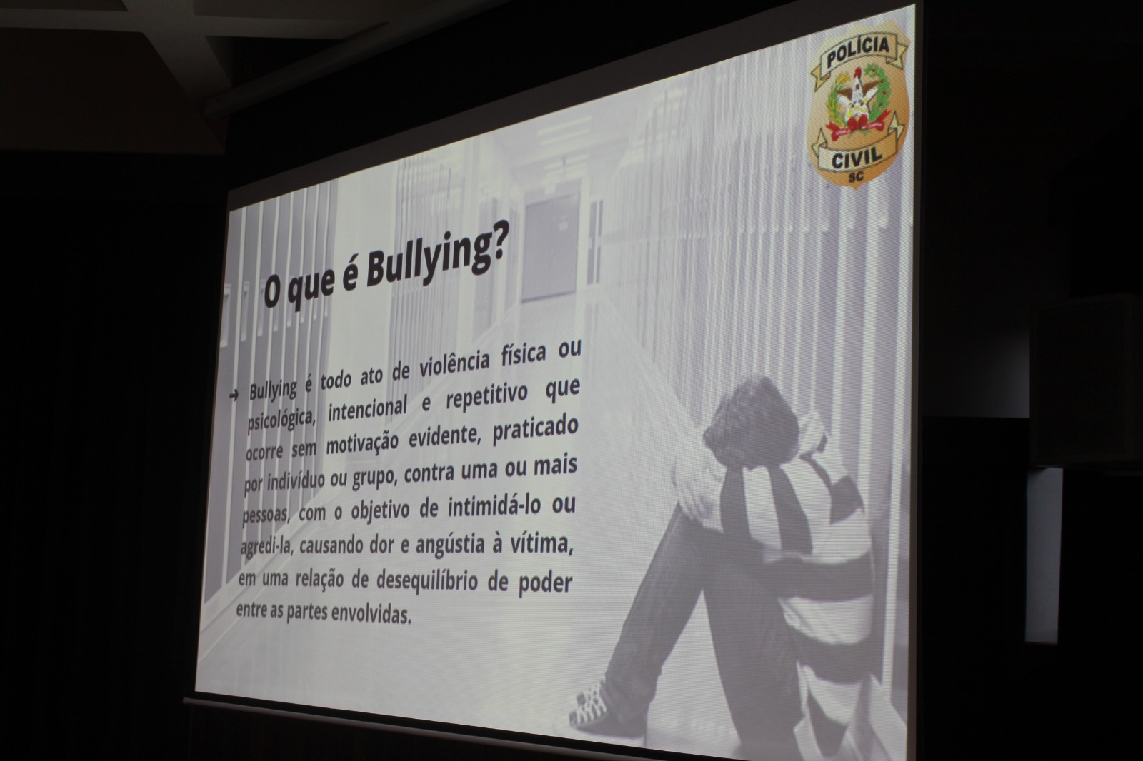 slide da Policia Civil com o dizer "O que é Bullying"